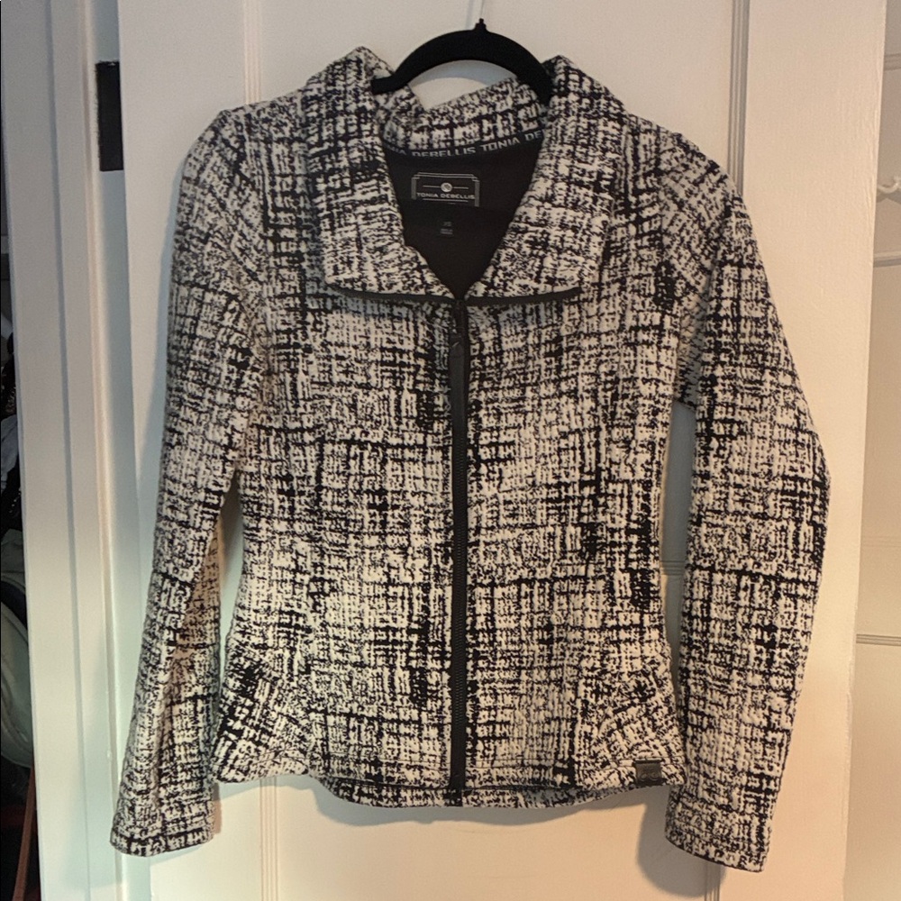 Chic Black and White Textured Blazer